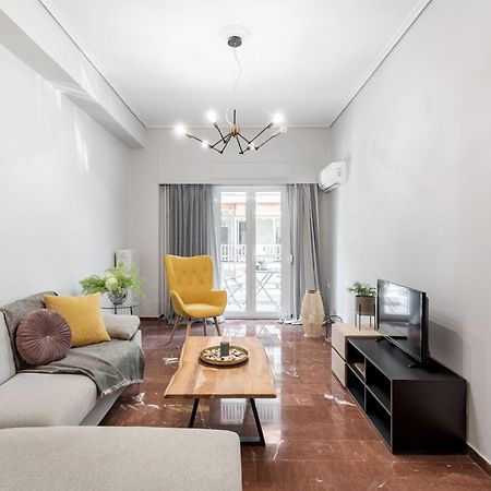 Explore History From A Chic Central Apartment Athena Bagian luar foto