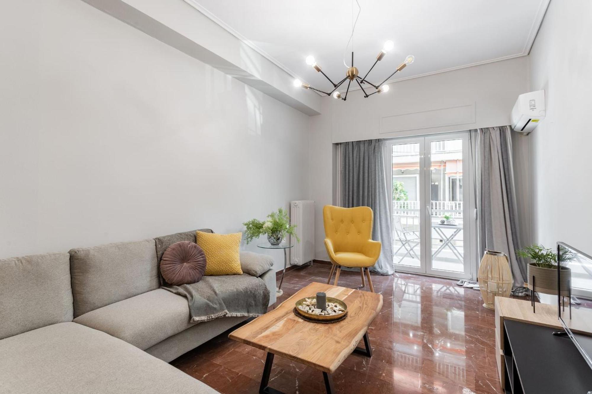 Explore History From A Chic Central Apartment Athena Bagian luar foto