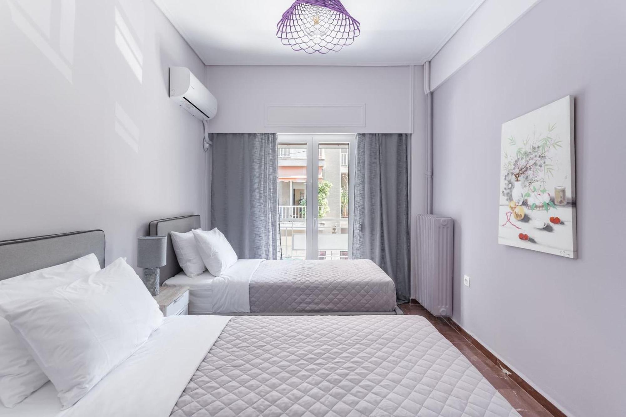 Explore History From A Chic Central Apartment Athena Bagian luar foto
