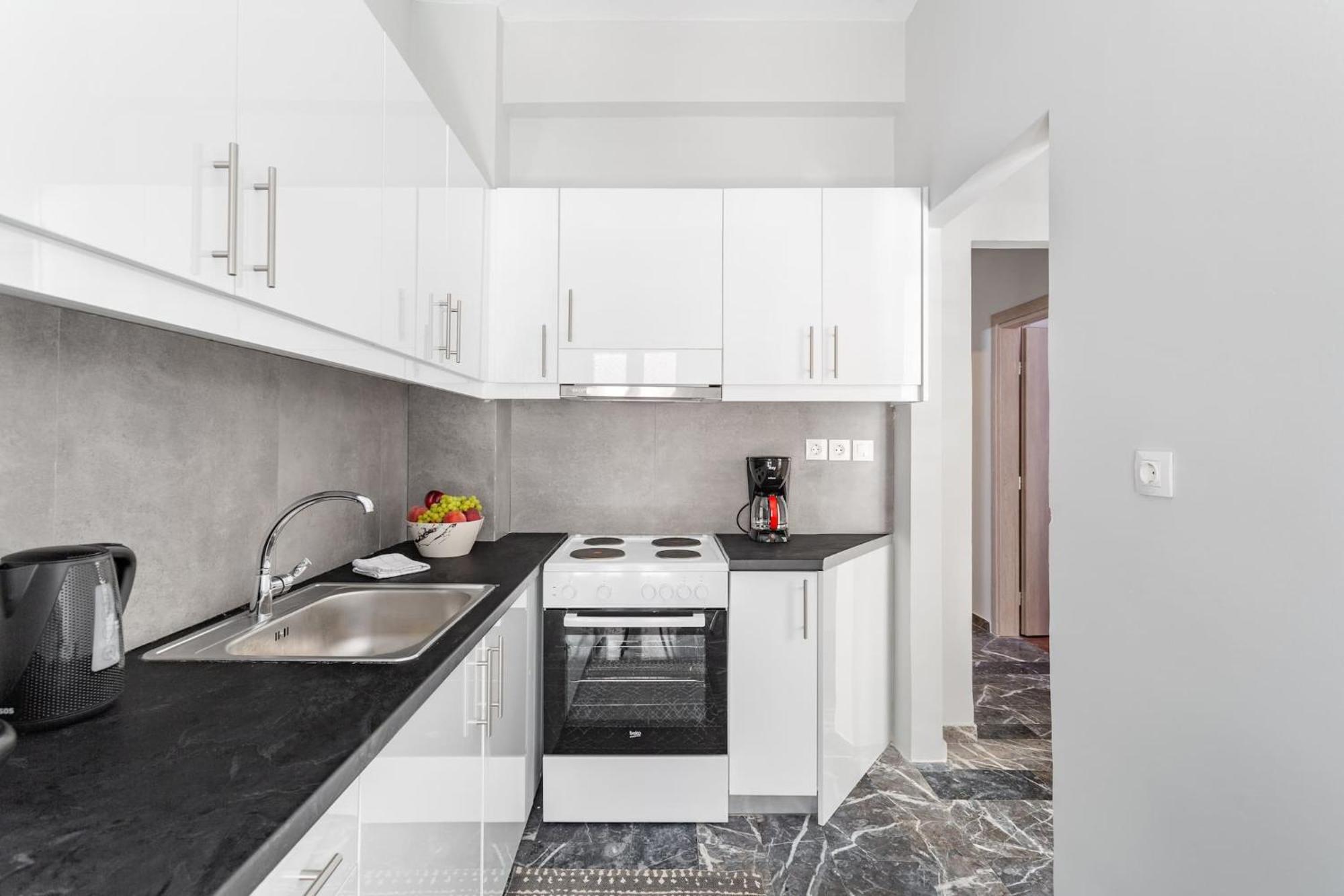 Explore History From A Chic Central Apartment Athena Bagian luar foto